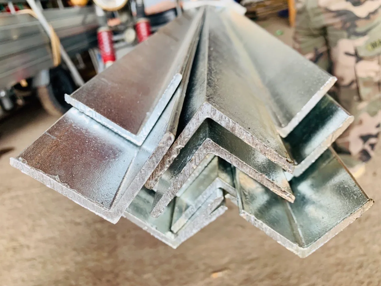 Thép góc V, L đen, mạ kẽm - Ảnh 5