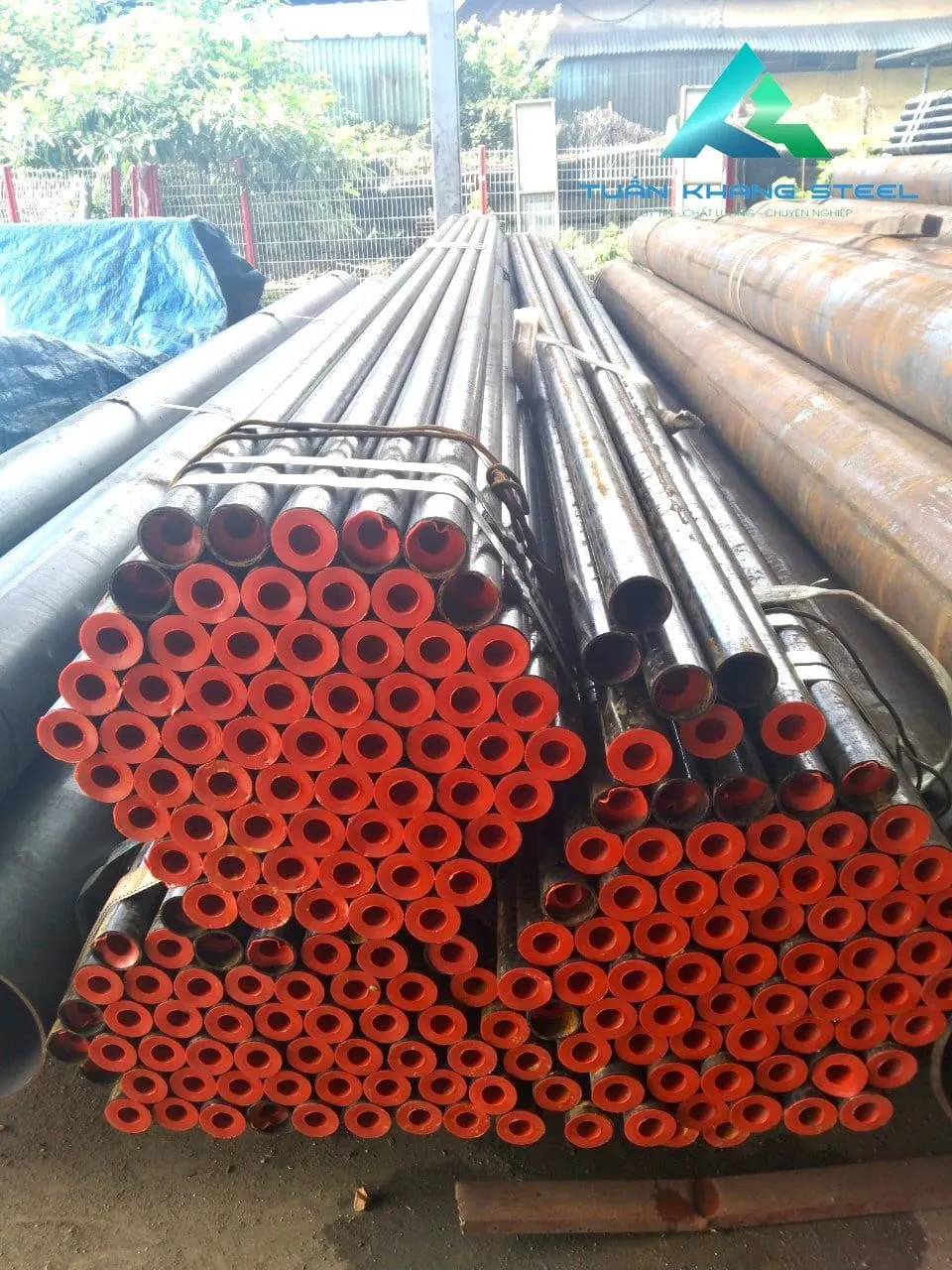 Phân Biệt Ống Thép Đúc Cán Nóng và Cán Nguội – Nên Chọn Loại Nào Cho Dự Án Của Bạn?