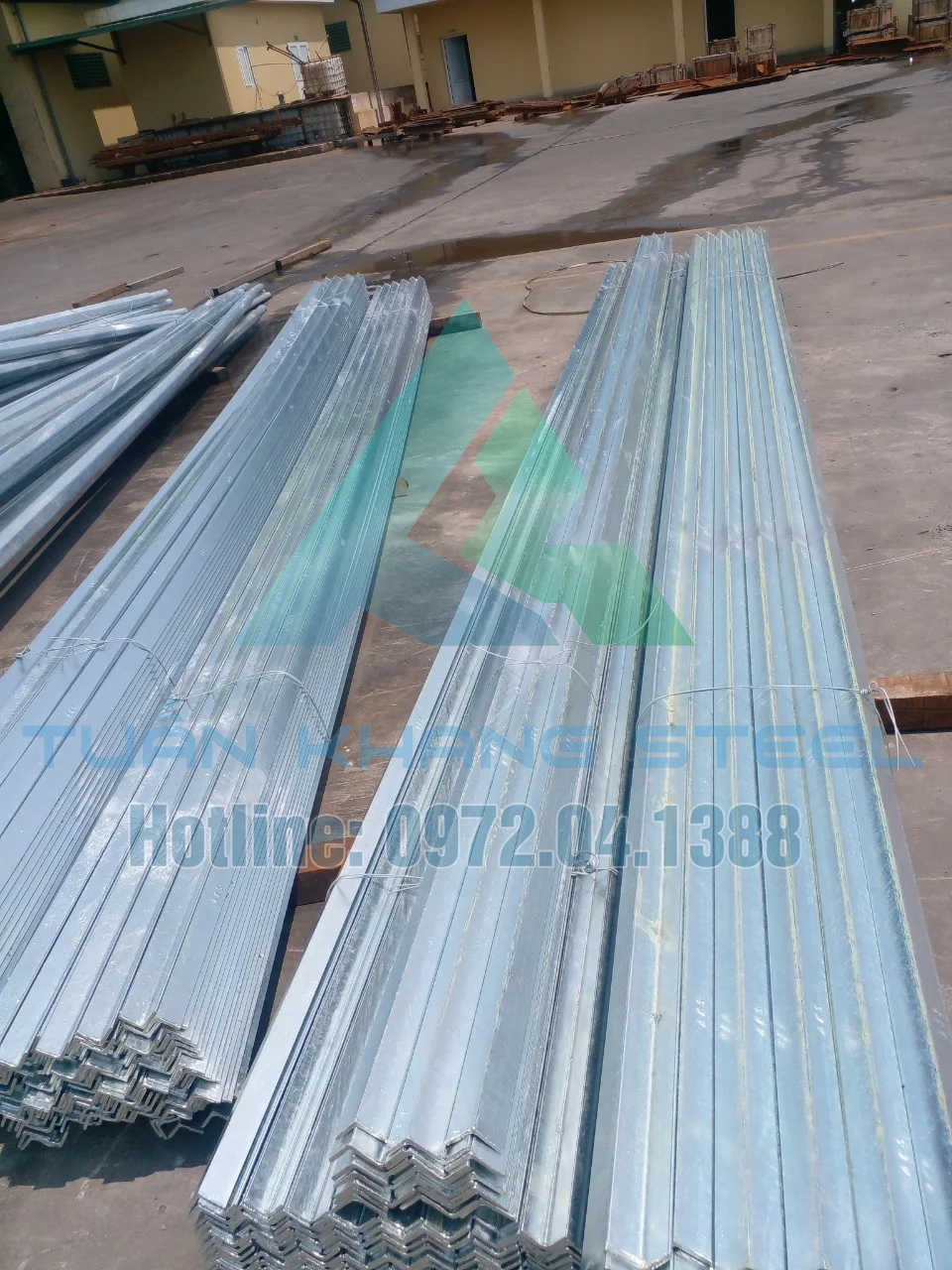 So sánh chi tiết Thép hình góc V(L) đen và mạ kẽm: Ưu nhược điểm & Ứng dụng thực tế