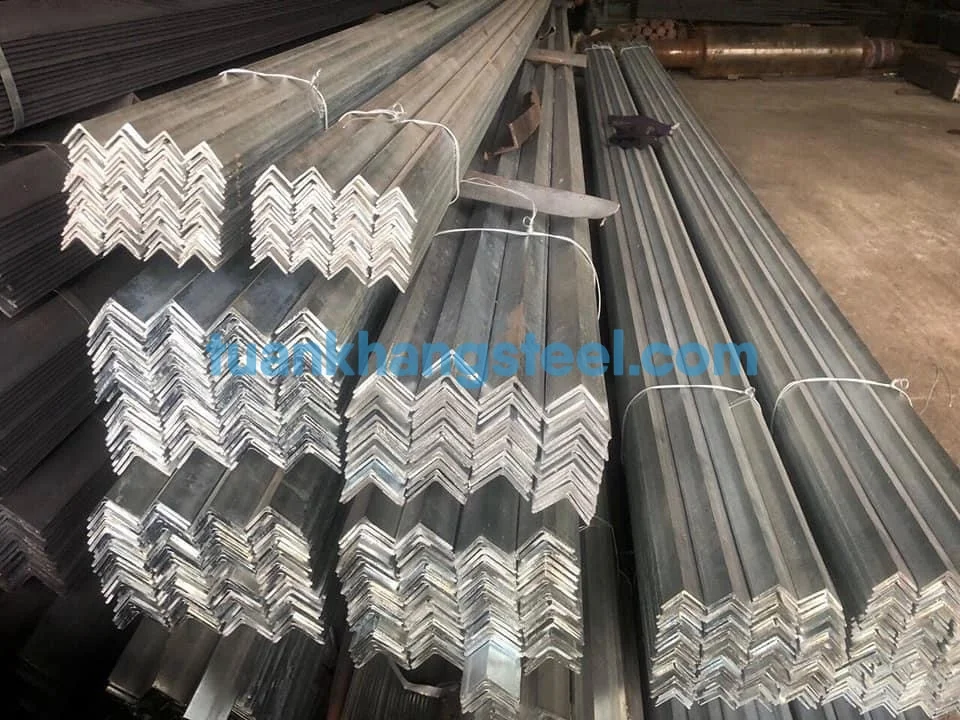 So sánh chi tiết Thép hình góc V(L) đen và mạ kẽm: Ưu nhược điểm & Ứng dụng thực tế